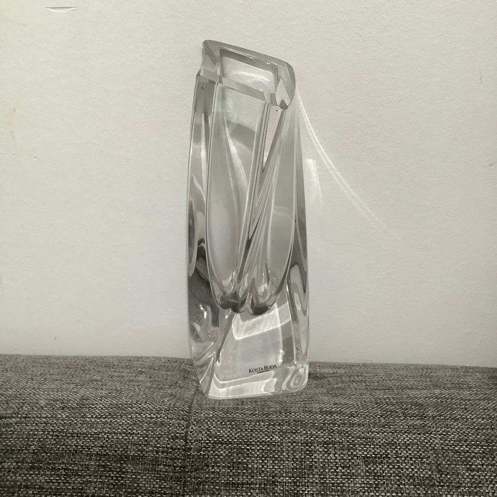 Kosta Boda Signed crystal  Abstract Bud Vase 9” (B107)
